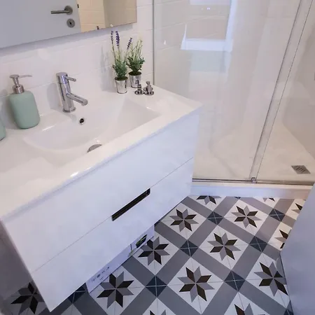 דירה House / Casa *